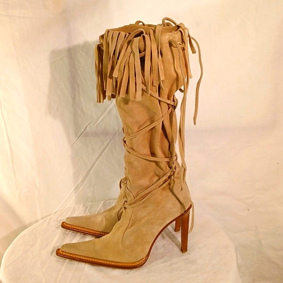 🔥 🔥 Like New Cammina (Italy) Cream Ultra Suede Western Style Heeled Boots - Picture 3 of 16